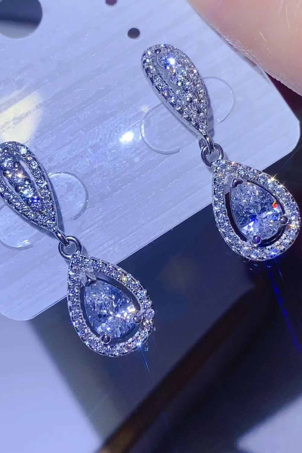 Trendsi 2 carat teardrop earrings in silver with sparkling jewels for elegant occasions