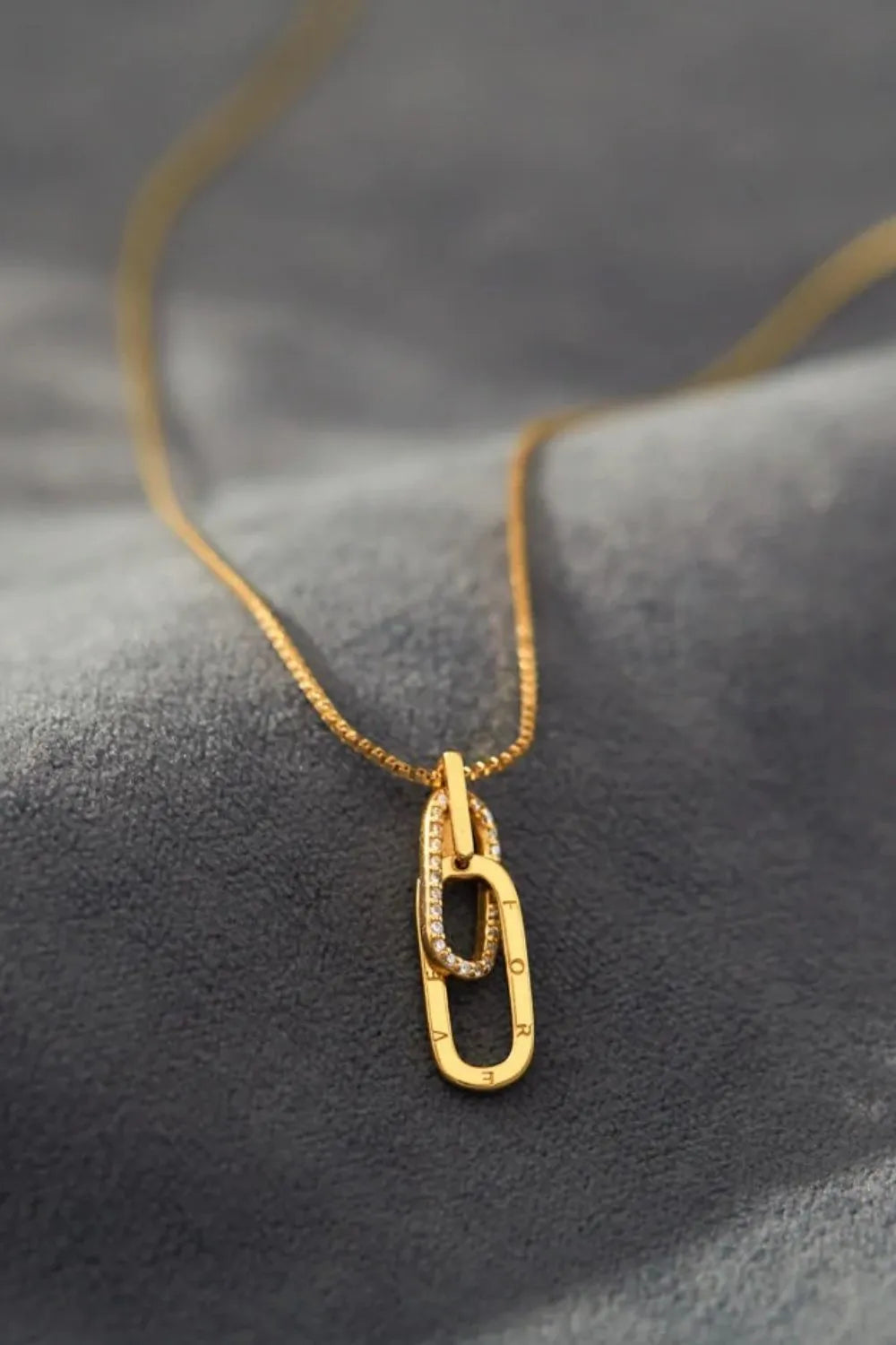 Trendsi 925 sterling silver necklace with a gold chain and two interlocking pendants
