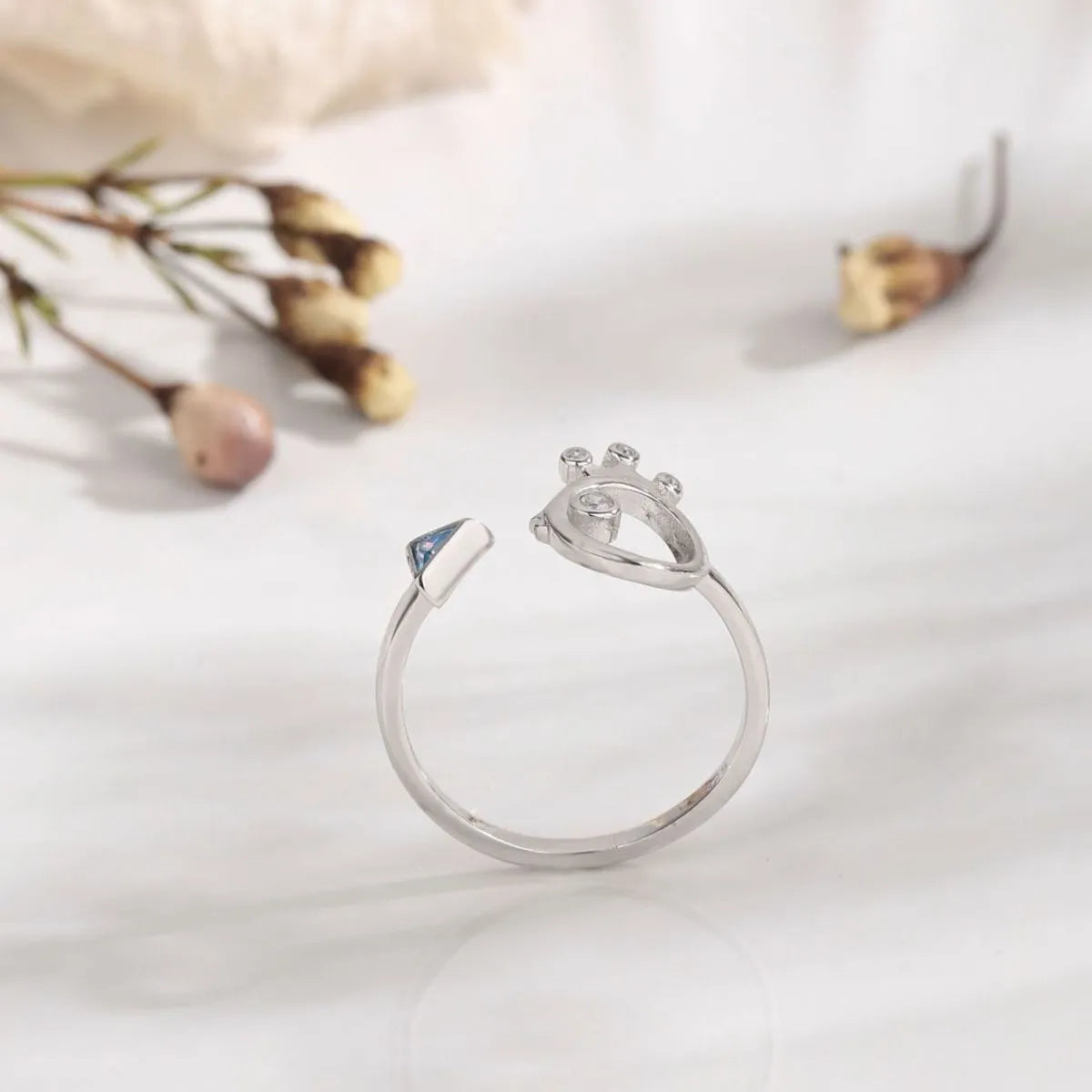 925 sterling silver zircon ring with a sleek design and elegant stone accents