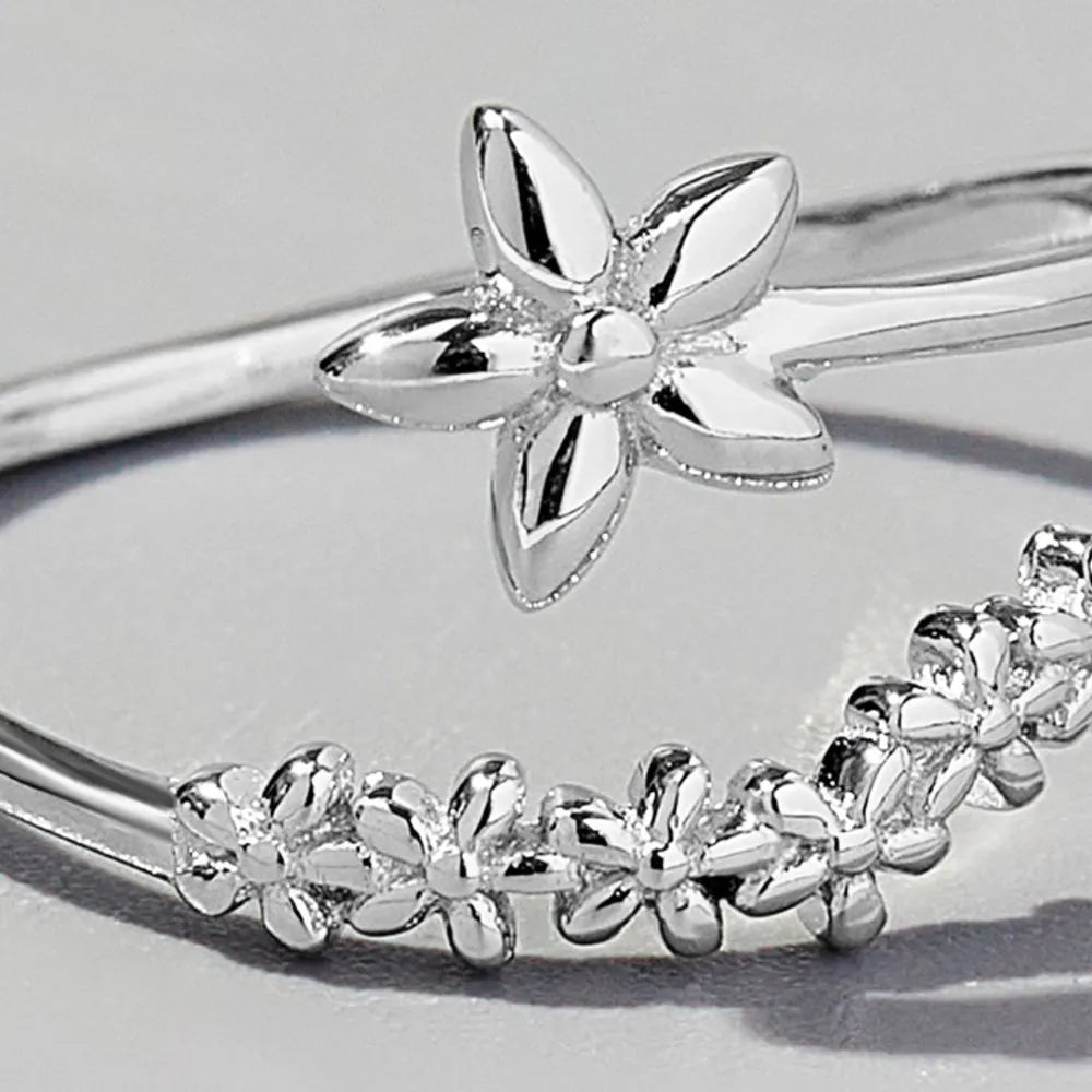 Delicate floral silver ring featuring a detailed flower design for an elegant touch