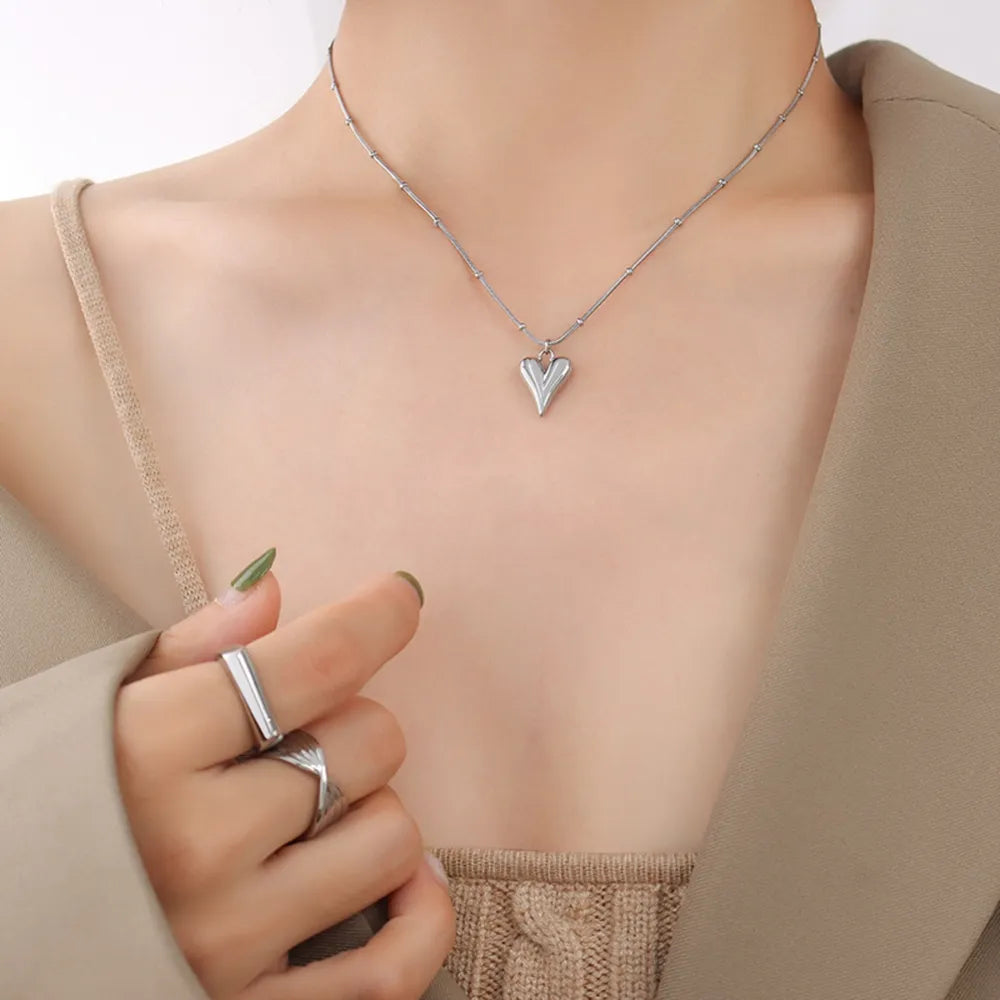 Trendsi durable heart pendant necklace displayed elegantly on a model