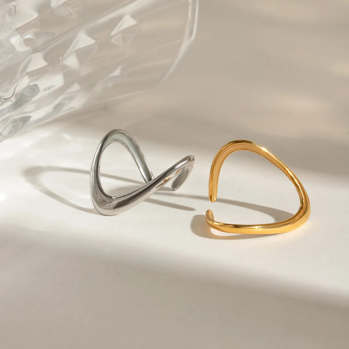 Trendsi gold and silver ring set with unique wave design for modern jewelry lovers