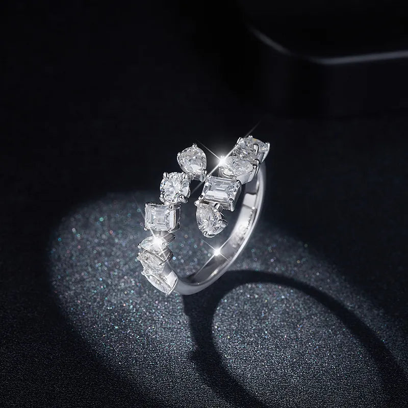 Trendsi 2.6 Carat Moissanite Ring with Sparkling Stones in a Stylish Design