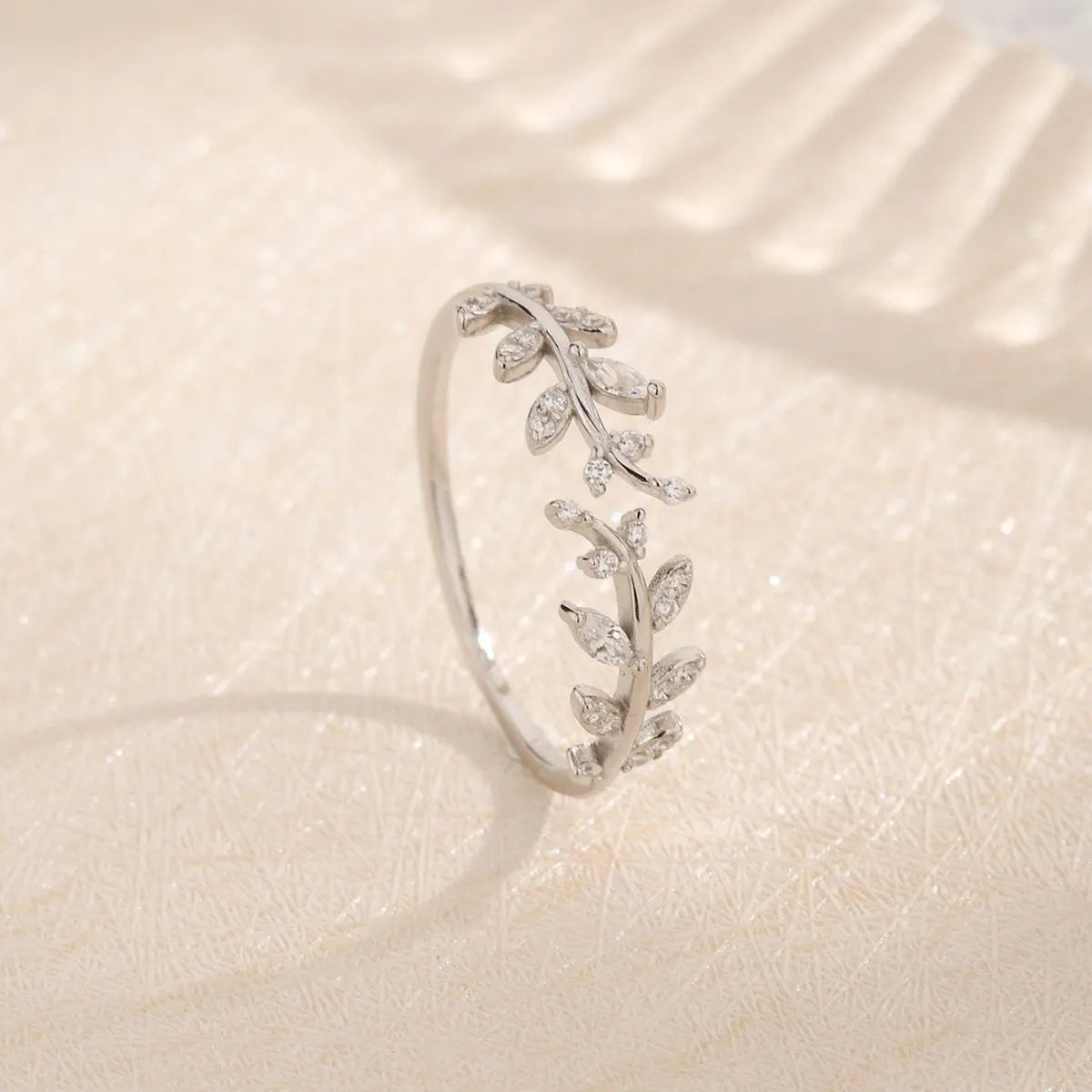 Trendsi stylish summer jewelry silver ring featuring a delicate leaf design with sparkling accents