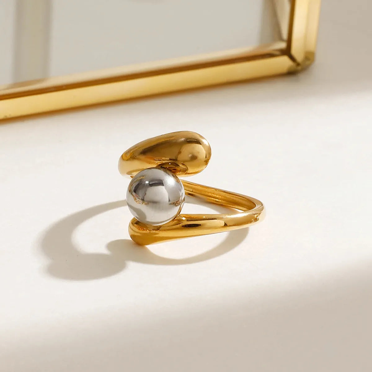 Trendsi Two-Tone Twisted Ring with a Gold and Silver Finish for Stylish Accessorizing