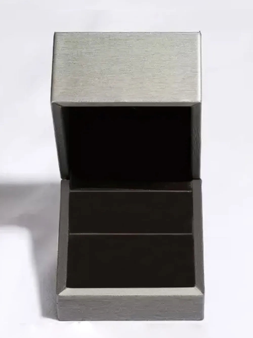 Trendsi unique silver snake jewelry gift box with an elegant silver finish and spacious interior
