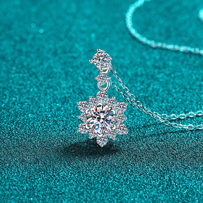 Trendsi 1 Carat Moissanite Necklace with Floral Design and Sparkling Accents