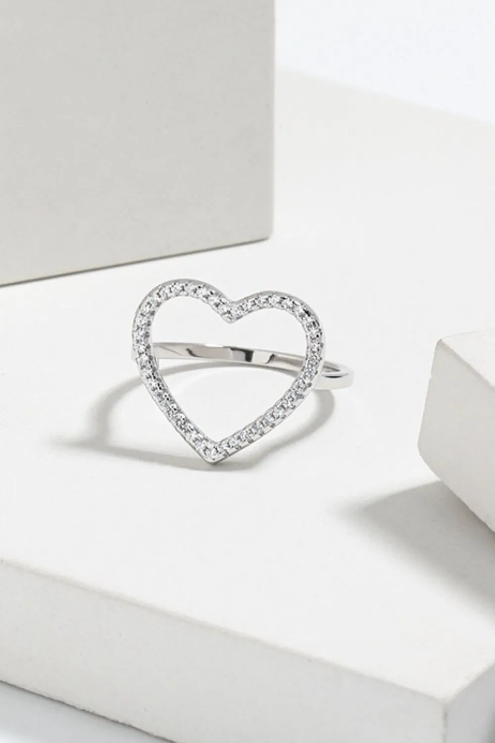 Trendsi 925 sterling silver heart ring with sparkling accents perfect for stylish occasions