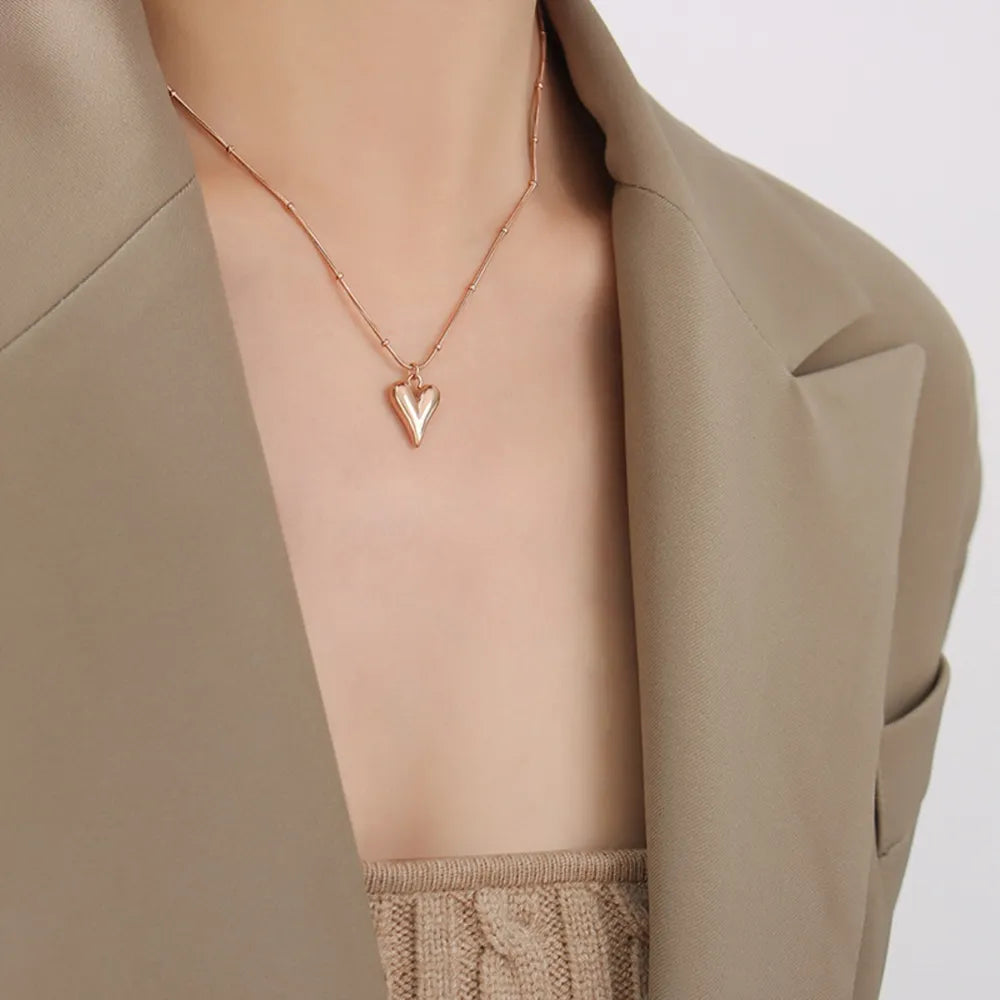 Trendsi durable heart pendant necklace worn with a stylish blazer for a trendy look