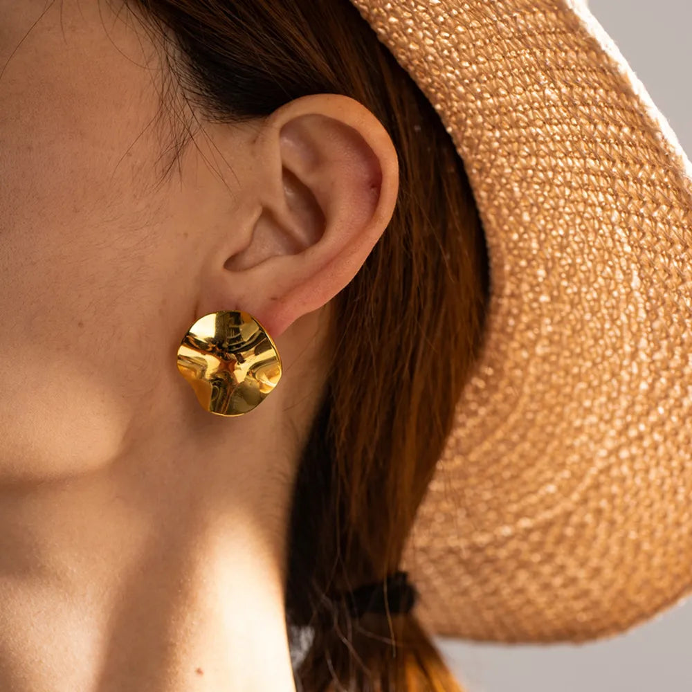 Trendsi modern gold stud earrings with a sleek, contemporary design for stylish wear