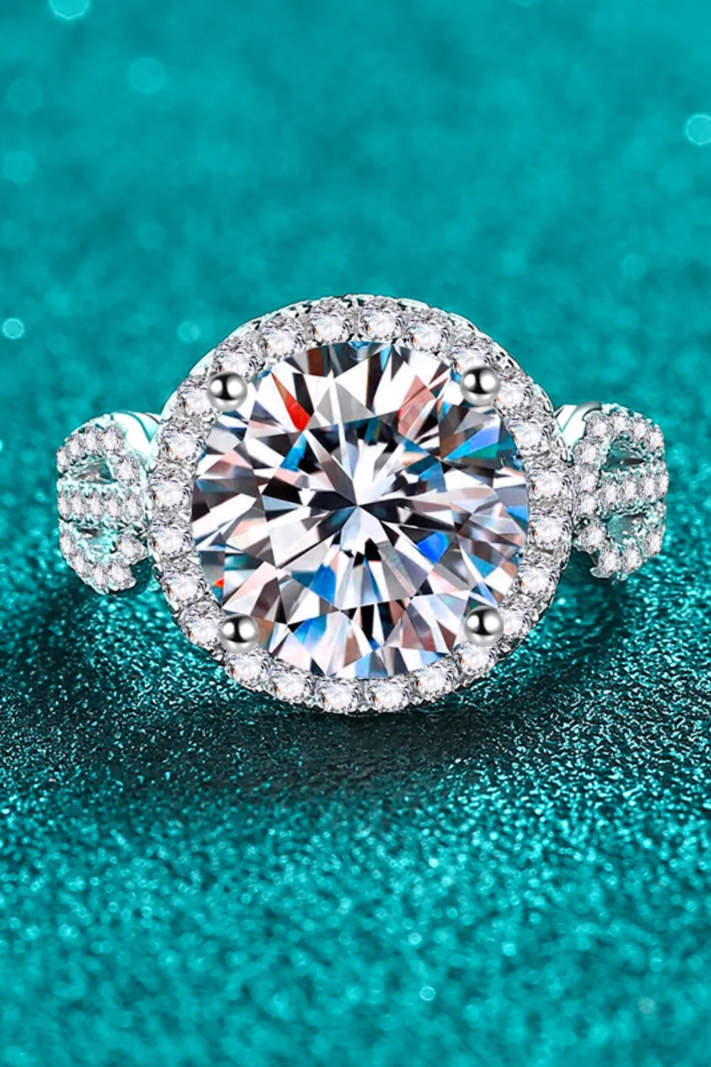 Trendsi Moissanite engagement ring with a sparkling round center stone and diamond accents