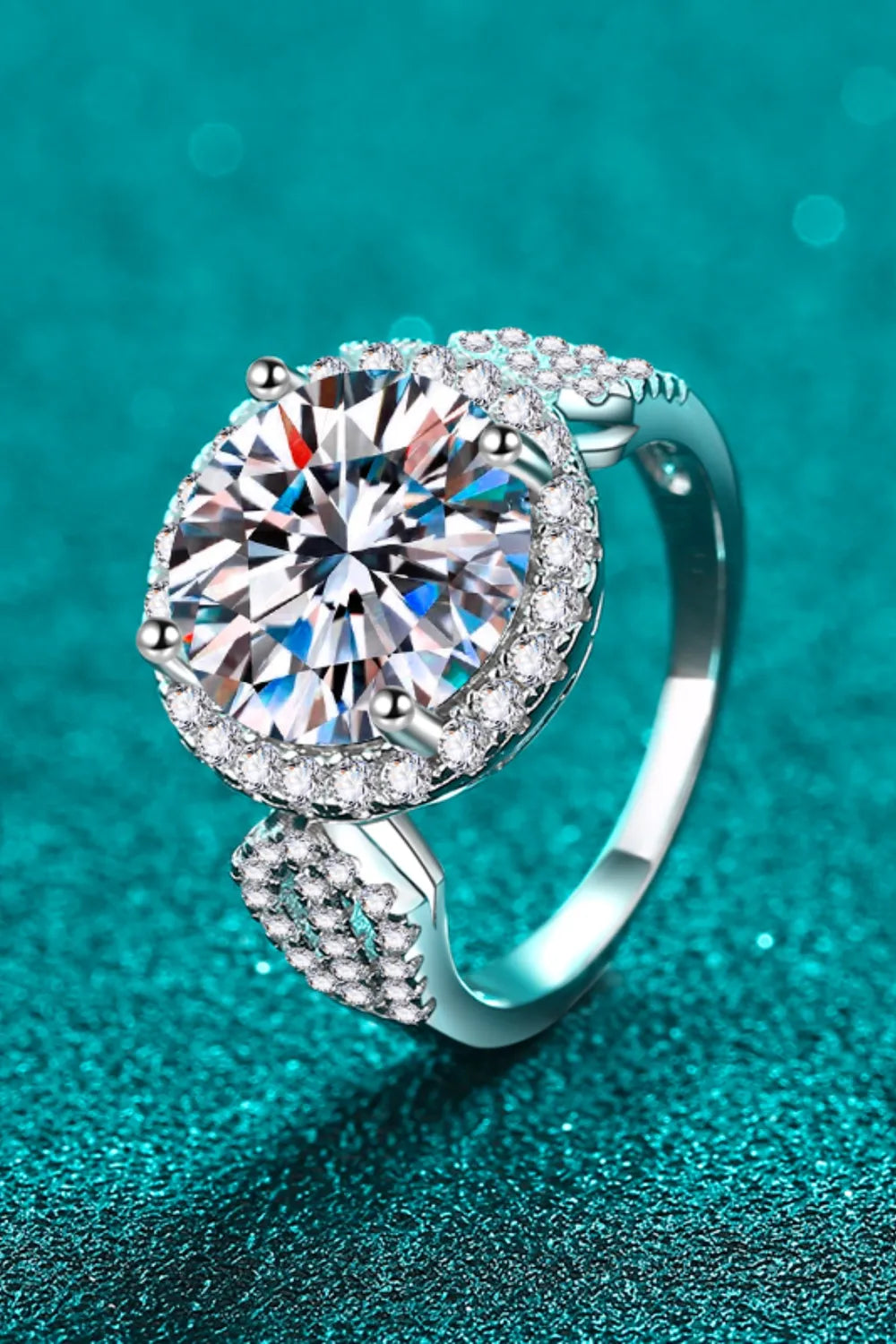 Trendsi Moissanite engagement ring featuring a sparkling round center stone and shimmering accents