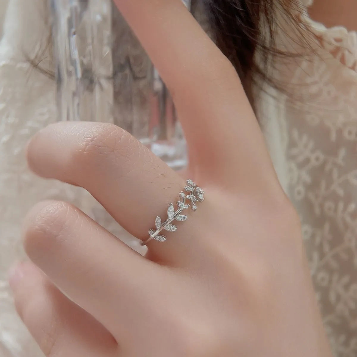 Elegant silver ring with leaf design, perfect for stylish summer jewelry enthusiasts