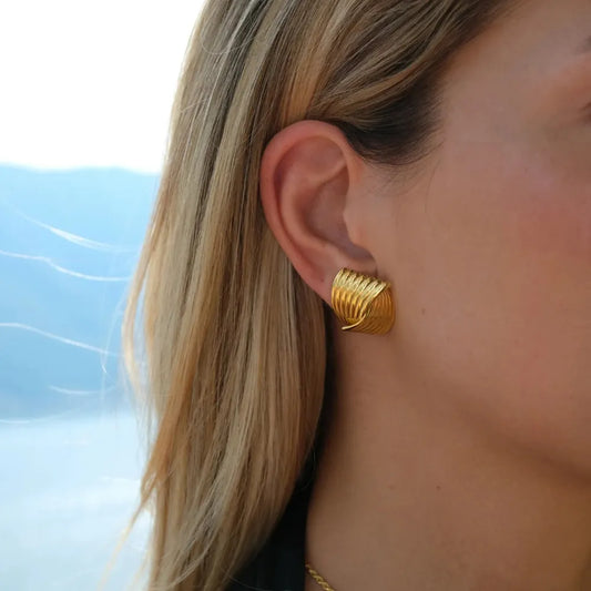 Trendsi textured stud earrings in gold with a modern wave design for stylish looks