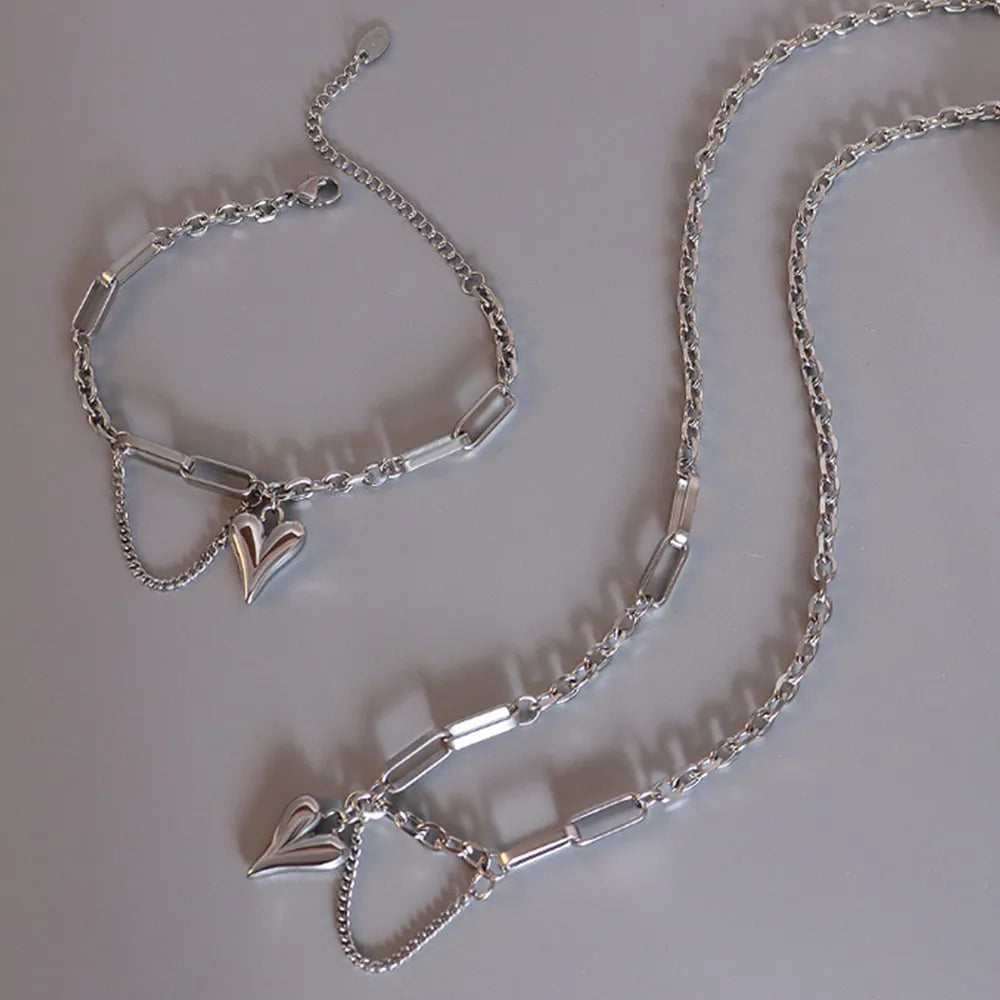 Trendsi titanium heart pendant necklace with a stylish chain design in silver color