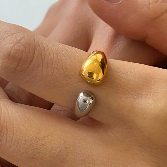 Trendsi versatile two-tone ring featuring polished gold and silver elements for stylish layering